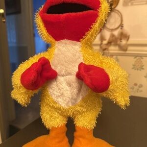 Sesame Street  Elmo Yellow and Red vintage 2001 dancing the chicken dance